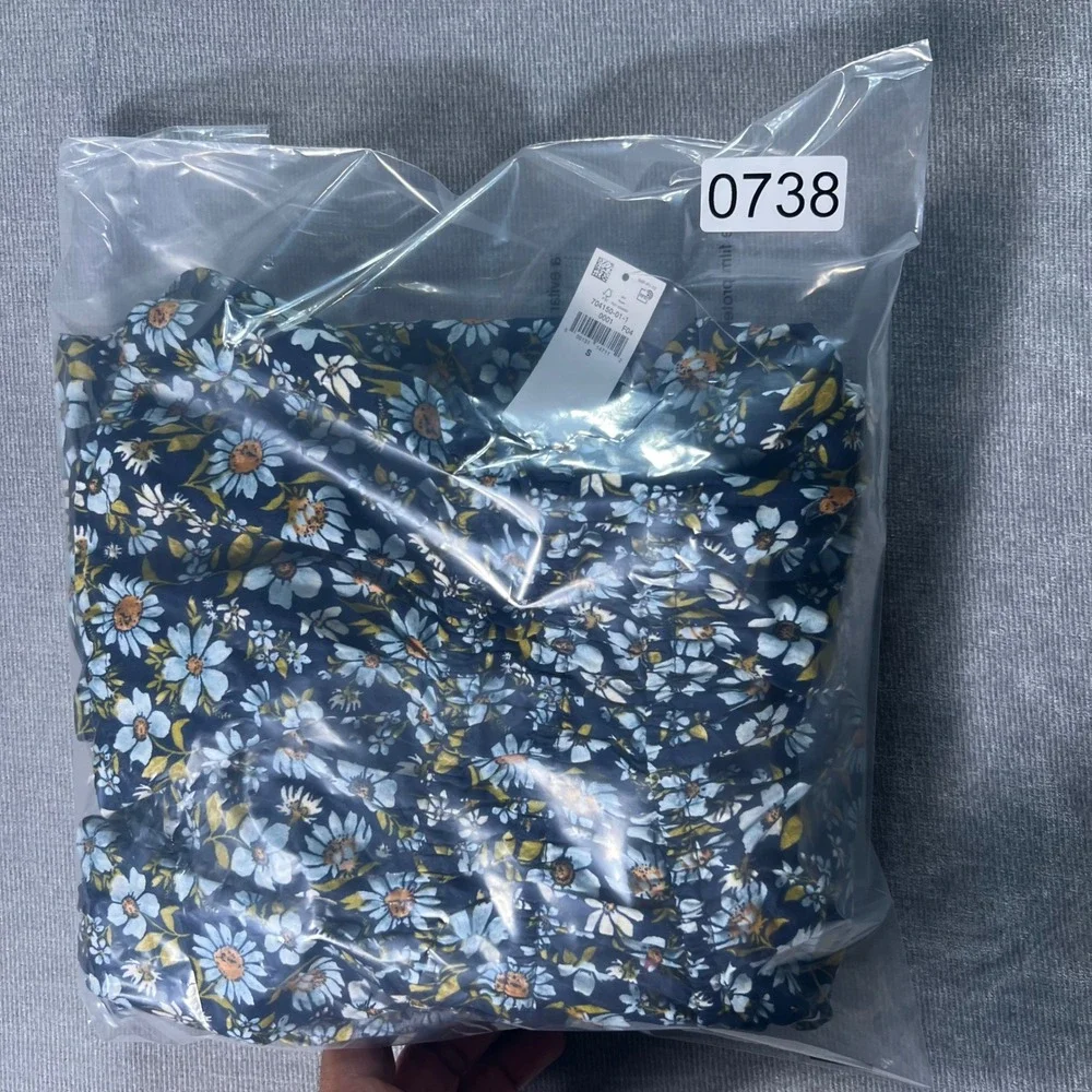 Old Navy Womens Small Navy Floral Puff Sleeve Smocked Peplum Top 704150-01-1 NEW